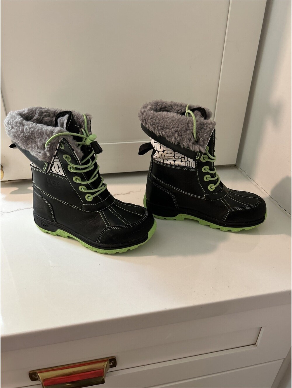 UGG Butte II CWR Glow Graphic Waterproof Boots Black Green Kids Youth Size 11